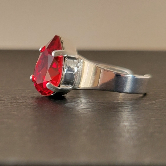 Austrian Crystal Ring in Silver - Picture 4 of 7